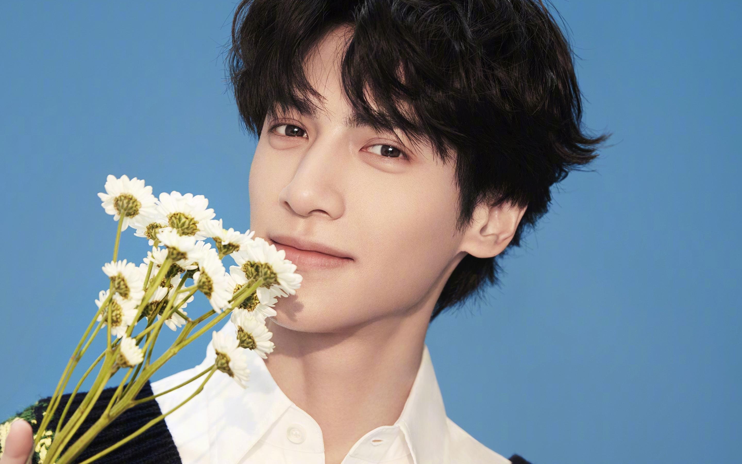 布克外线开火太阳早早确立领先优势,布克36分太阳险胜火箭