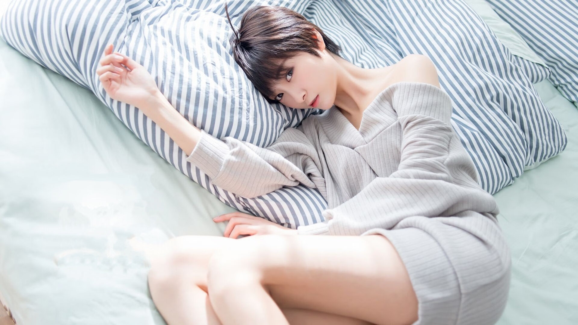 比赛前教练组反复推演战术确保每位球员明确角色与站位,比赛前教练在排兵布阵时的想法是